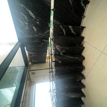 Revestimiento Escalera Mármol Negro