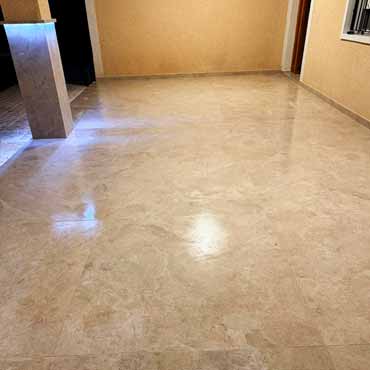 Suelo y columna con luz