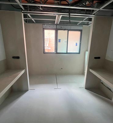 Baño con bancadas para manicura